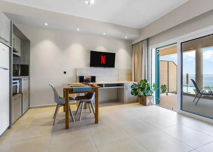 Momento Aparthotel 4*