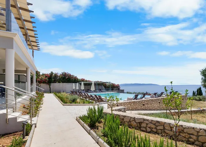 Momento Aparthotel 4*